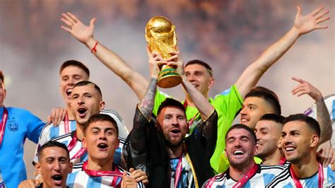 messi world cup trophy lift